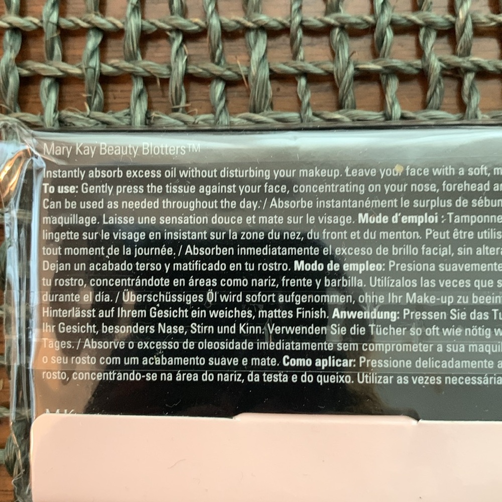 Mary Kay NIP Compact Beauty Blotters Oil Absorbing Tissues - Picture 6 of 7
